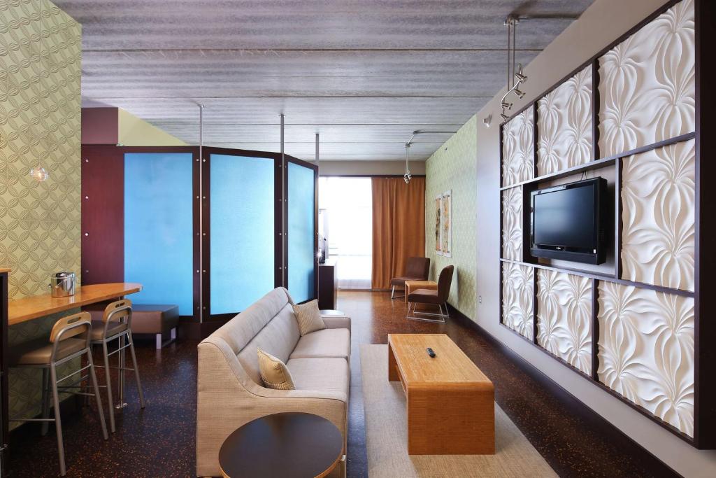 Tulyp, Tapestry Collection by Hilton photo