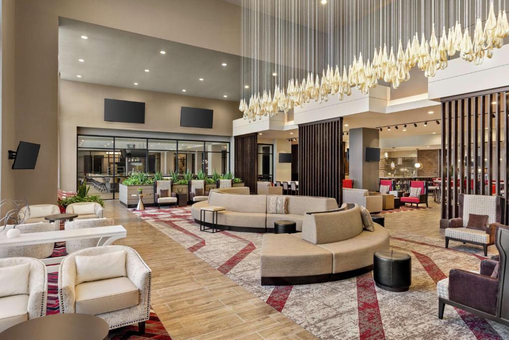 Posezení v ubytování Embassy Suites by Hilton Round Rock