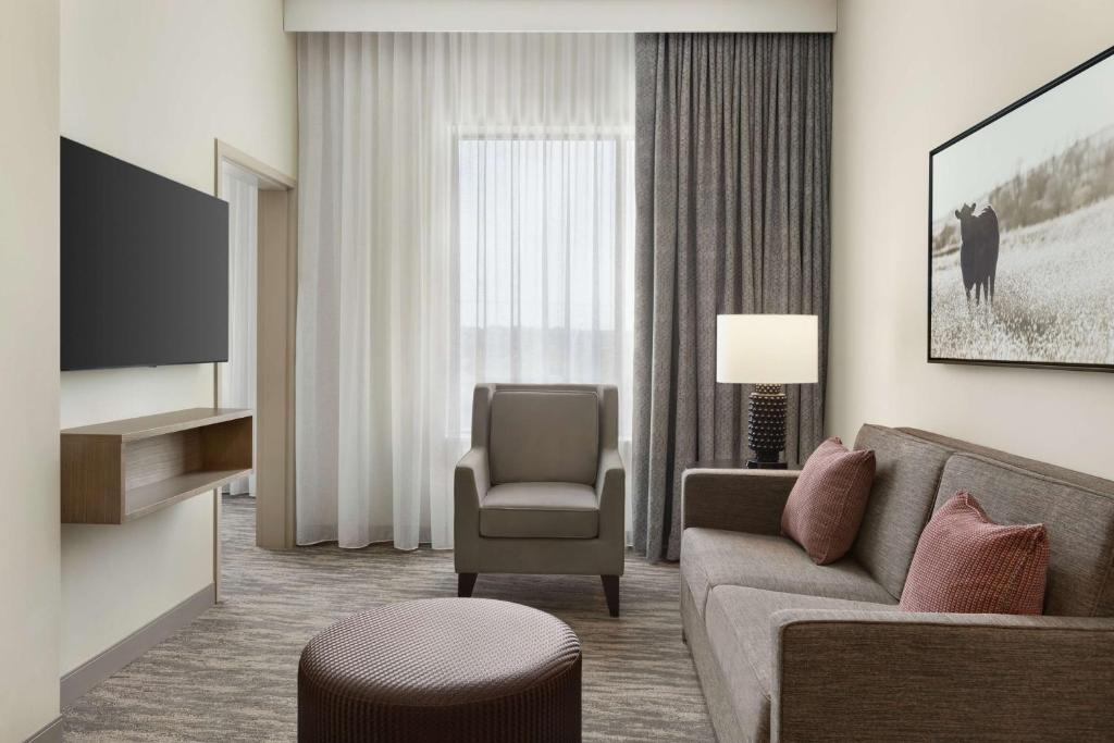 Posezení v ubytování Embassy Suites by Hilton Round Rock