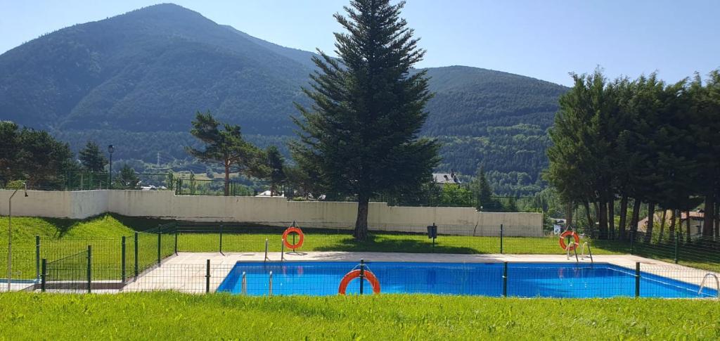 Bazén v ubytování Rincón de Líerde nebo v jeho okolí