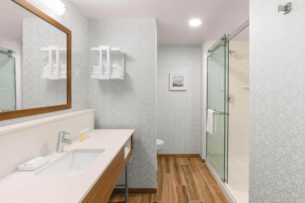 Hampton Inn Bellingham Airport, WA photo