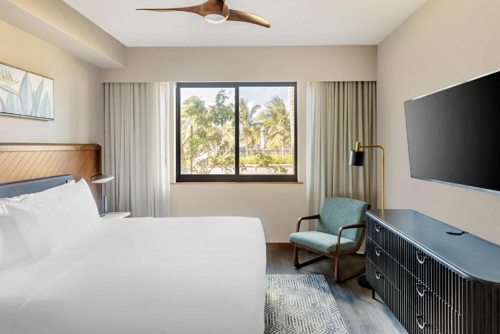Postel nebo postele na pokoji v ubytování Hilton Grand Vacations Club Maui Bay Villas