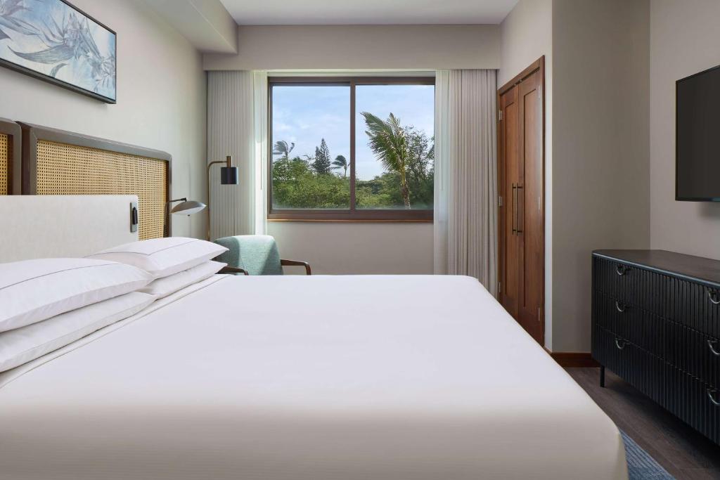 Postel nebo postele na pokoji v ubytování Hilton Grand Vacations Club Maui Bay Villas
