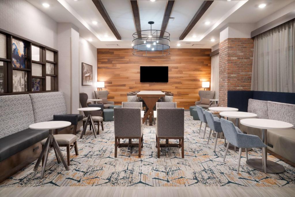 Hampton Inn Greer Greenville, Scにあるテレビまたはエンターテインメントセンター