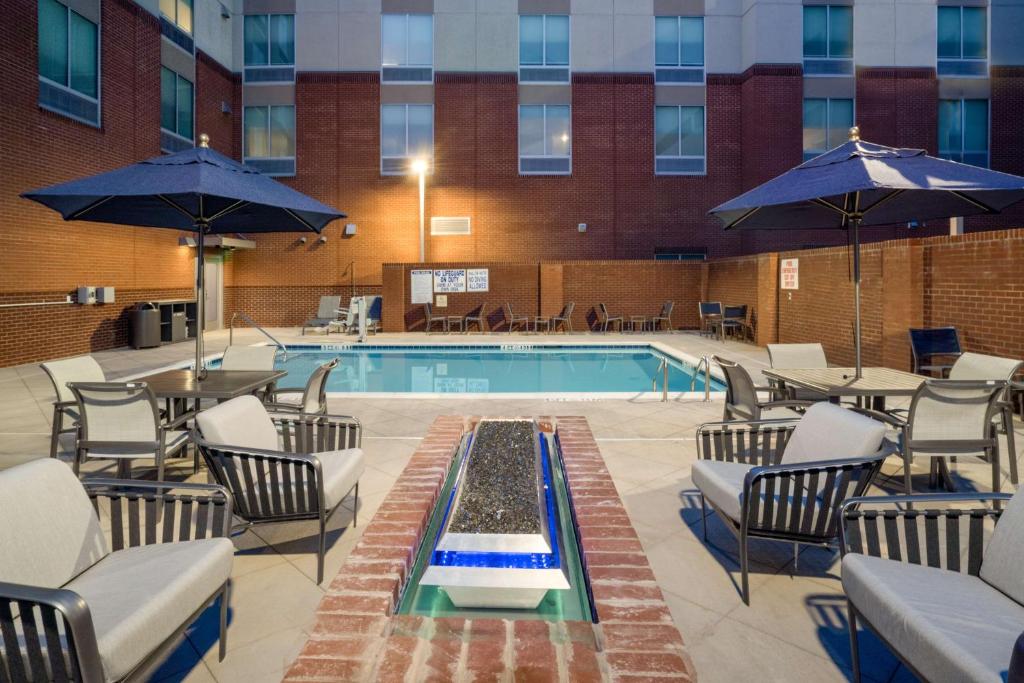 Hampton Inn Greer Greenville, Scの敷地内または近くにあるプール