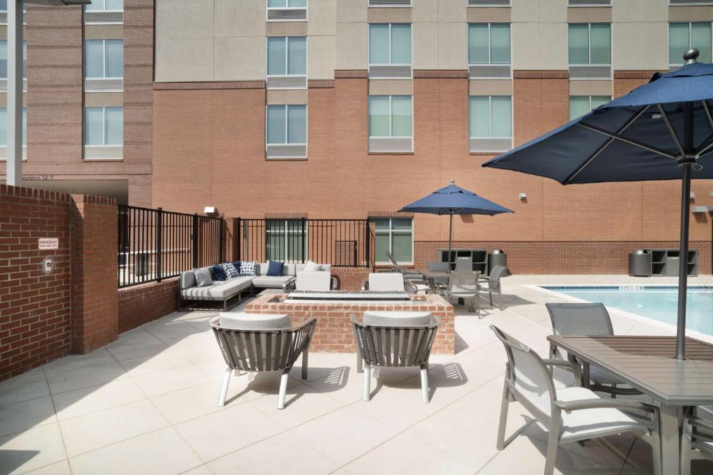 Hampton Inn Greer Greenville, Scの敷地内または近くにあるプール