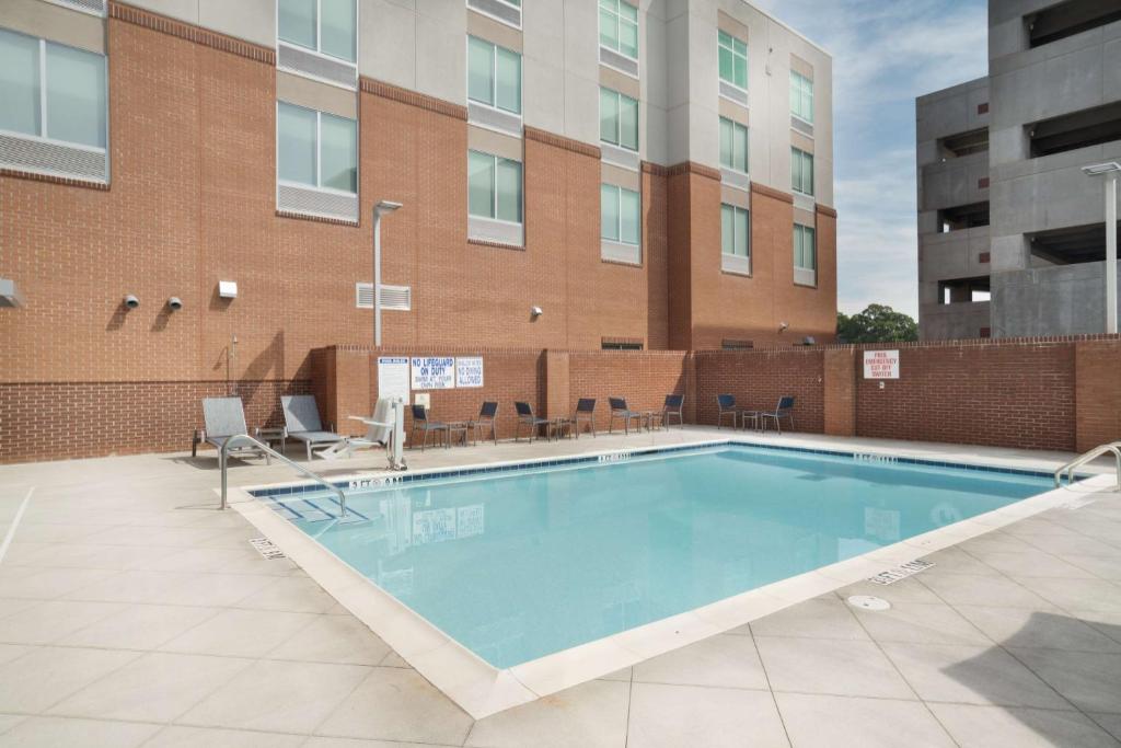 Hampton Inn Greer Greenville, Scの敷地内または近くにあるプール