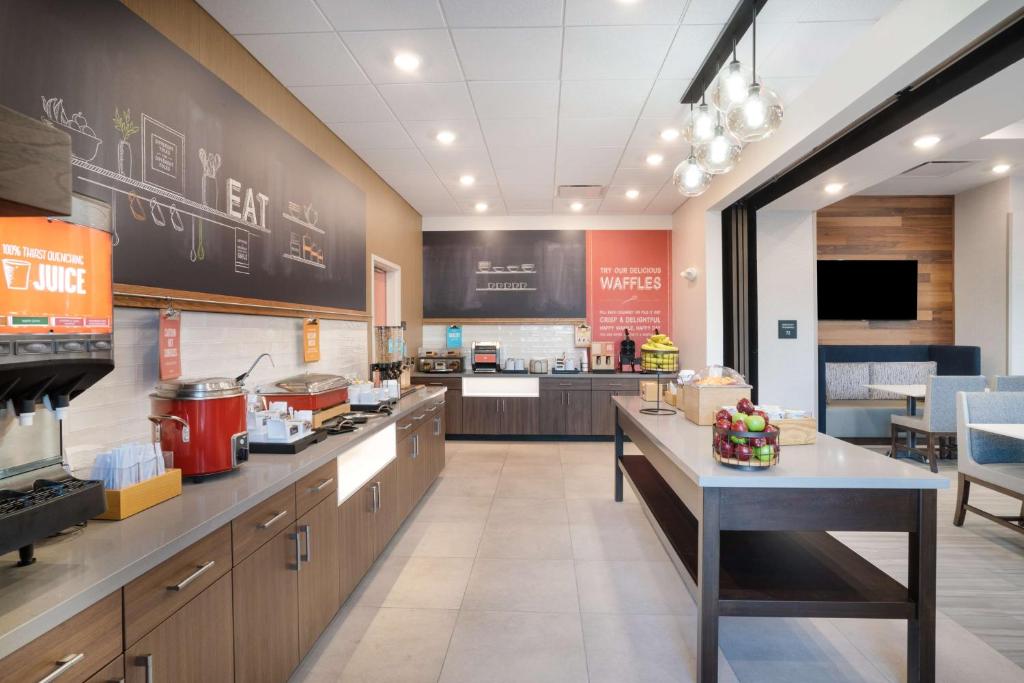 Hampton Inn Greer Greenville, Scにあるキッチンまたは簡易キッチン