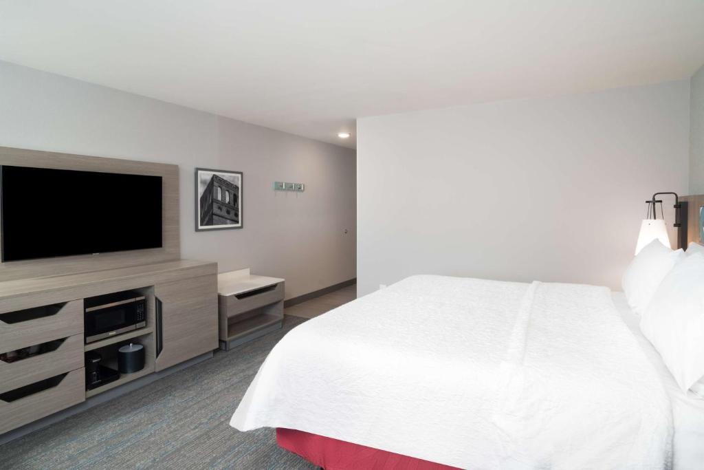 Hampton Inn Greer Greenville, Scにあるテレビまたはエンターテインメントセンター