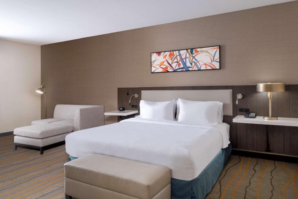 Hilton Garden Inn Chino Hills Pomona CA - Junior King Suite
