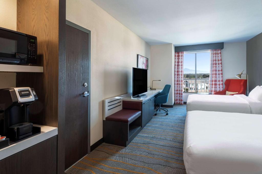Hilton Garden Inn Chino Hills Pomona CA - Queen Room With Two Queen Beds
