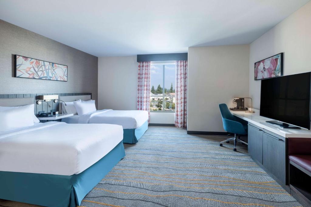Hilton Garden Inn Chino Hills Pomona CA - Queen Room With Two Queen Beds - Mobility Access