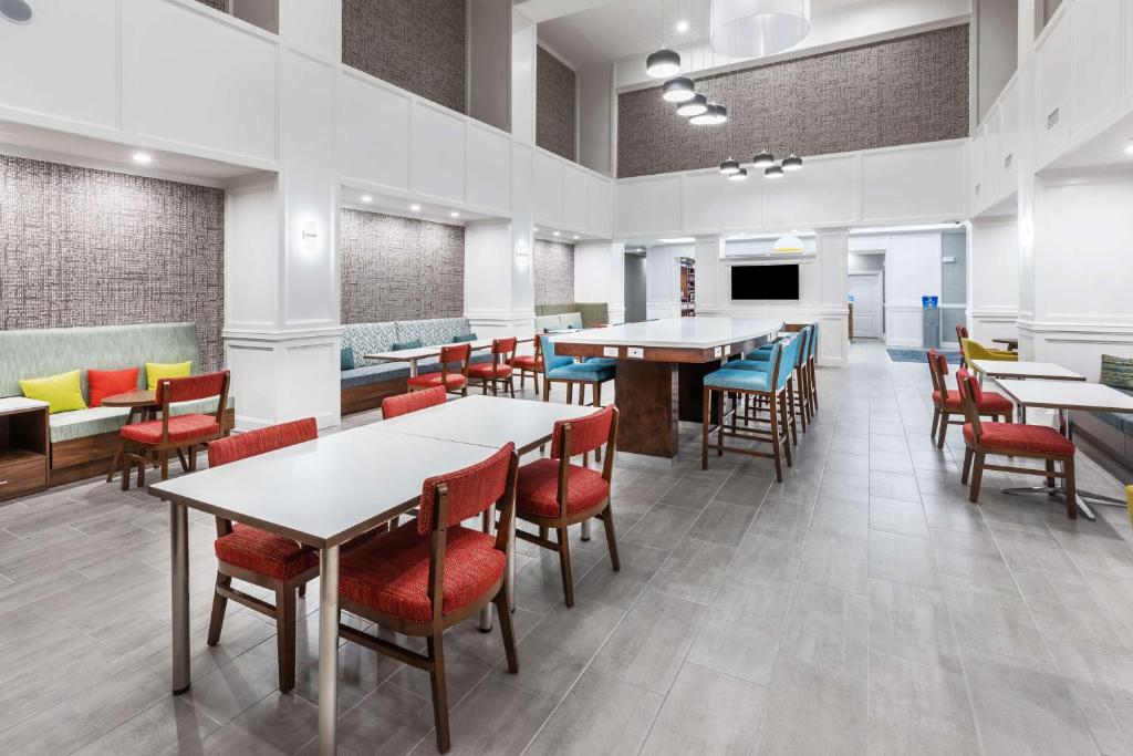 Hampton Inn & Suites Dallas I-30 Cockrell Hill, Tx photo