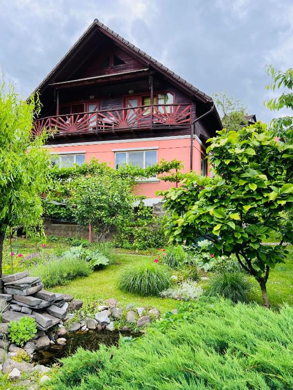 a house with a garden in front of it at HuniHáz Apartman in Sovata