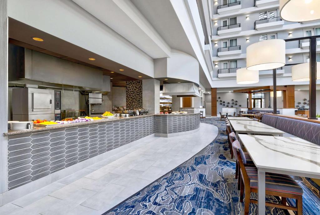 Restaurace v ubytování DoubleTree by Hilton Davenport