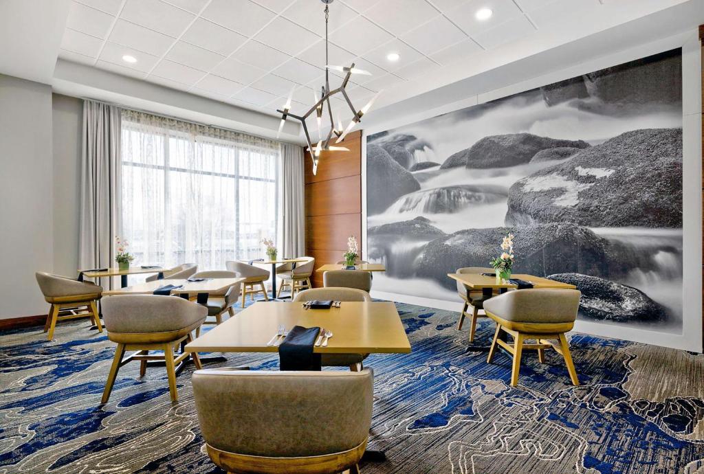 Posezení v ubytování DoubleTree by Hilton Davenport
