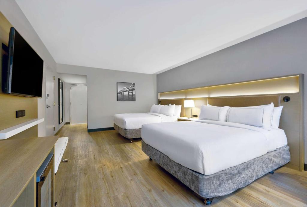 Postel nebo postele na pokoji v ubytování DoubleTree by Hilton Davenport