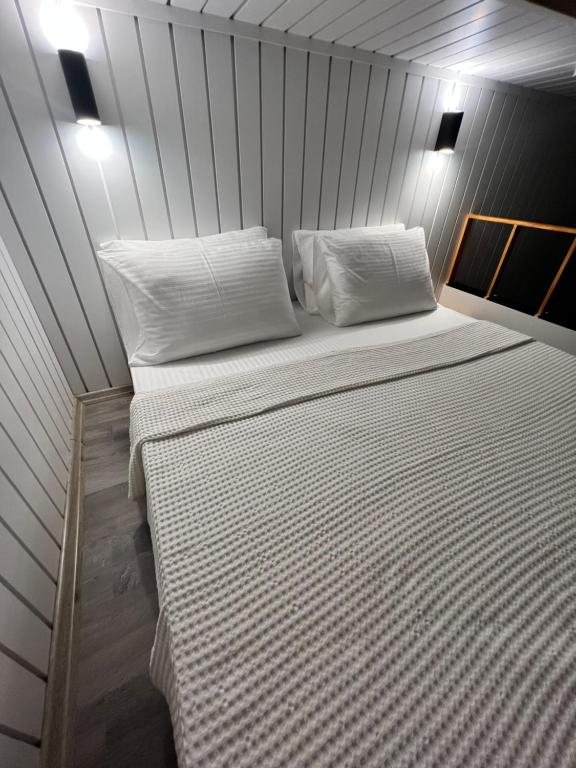 Postel nebo postele na pokoji v ubytování Grenadine Lodge