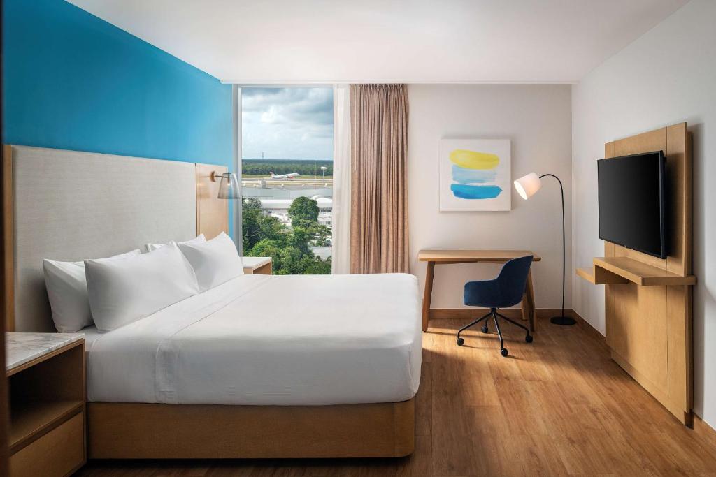 Hilton Garden Inn Cancun Airport - King Room