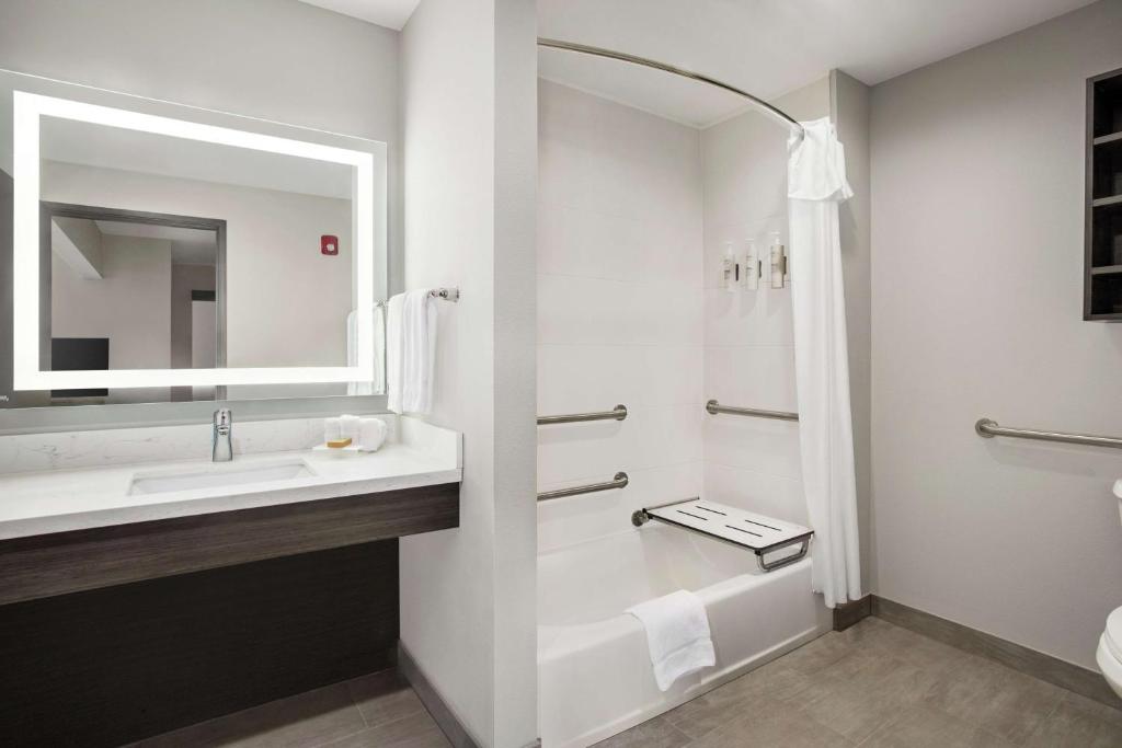 Homewood Suites By Hilton Springfield Medical District photo