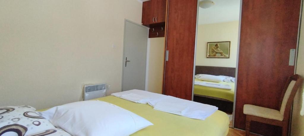 Postel nebo postele na pokoji v ubytování Guesthouse Gavrilović 28 A