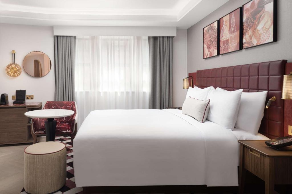 Lost Property St Pauls London, Curio Collection By Hilton - 