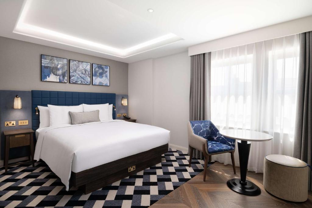 Lost Property St Pauls London, Curio Collection By Hilton - 