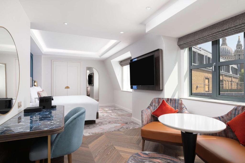Lost Property St Pauls London, Curio Collection By Hilton - 