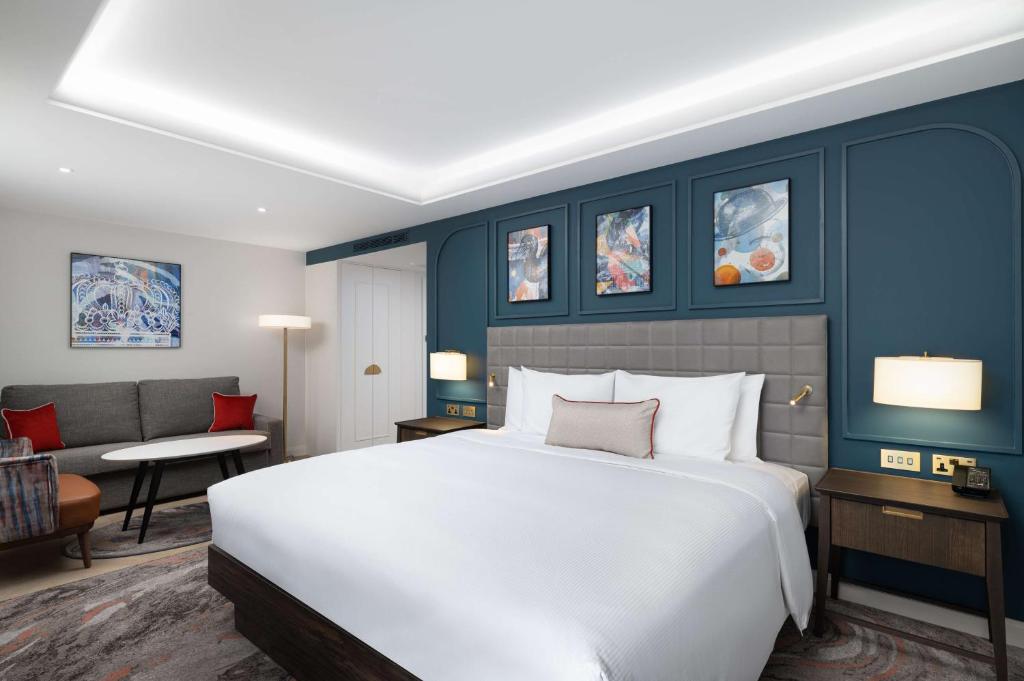 Lost Property St Pauls London, Curio Collection By Hilton - 