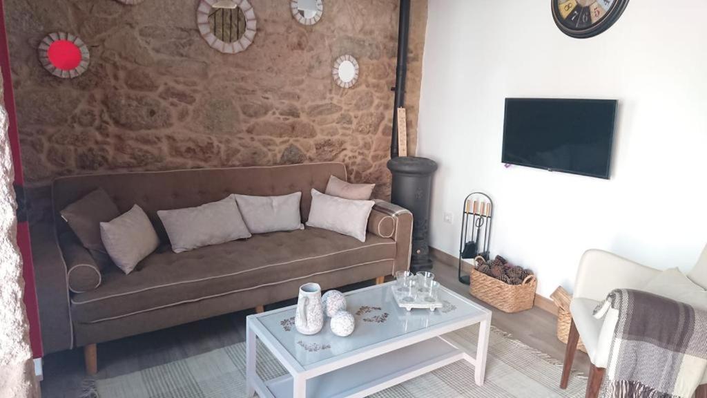 a living room with a couch and a table at A Casiña de Carmen in Boiro