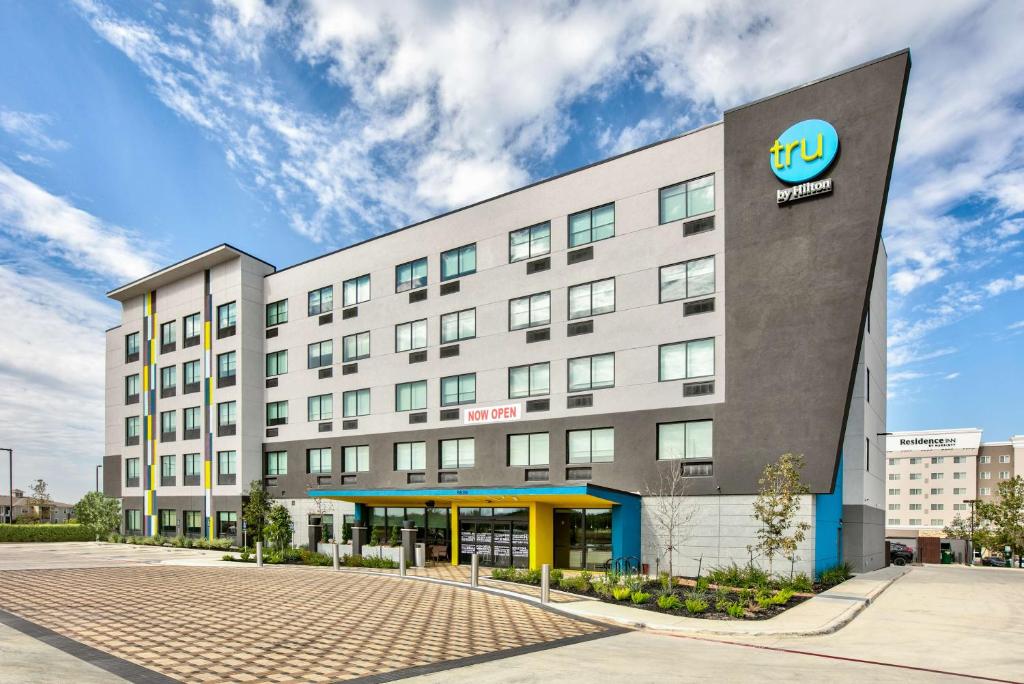 Hilton App Not Working 2023 | How To Fix Easily Right Now