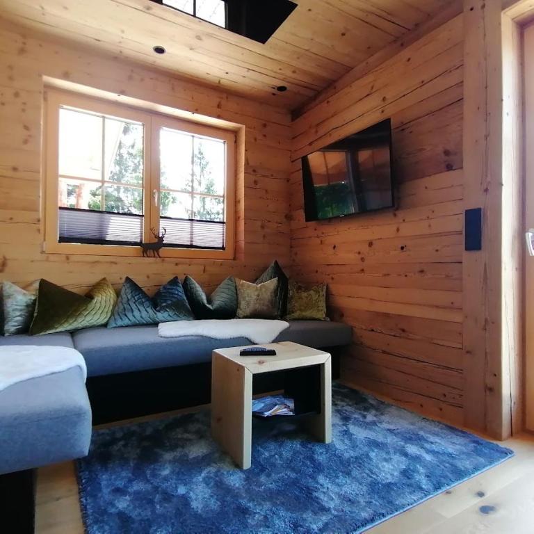 TV a/nebo společenská místnost v ubytování Wieslhütte