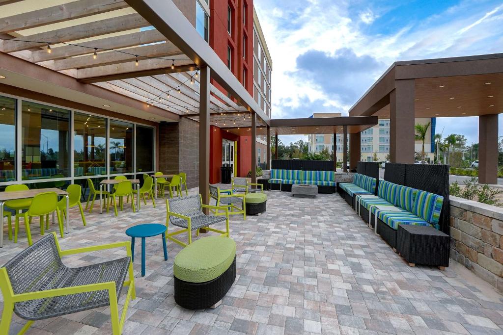 Restaurace v ubytování Home2 Suites By Hilton Lakewood Ranch