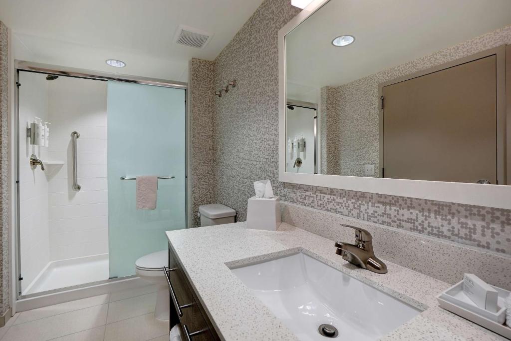 Koupelna v ubytování Home2 Suites By Hilton Lakewood Ranch