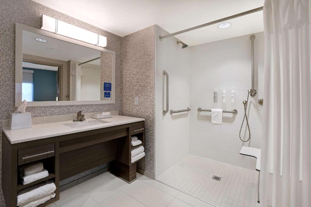 Koupelna v ubytování Home2 Suites By Hilton Lakewood Ranch