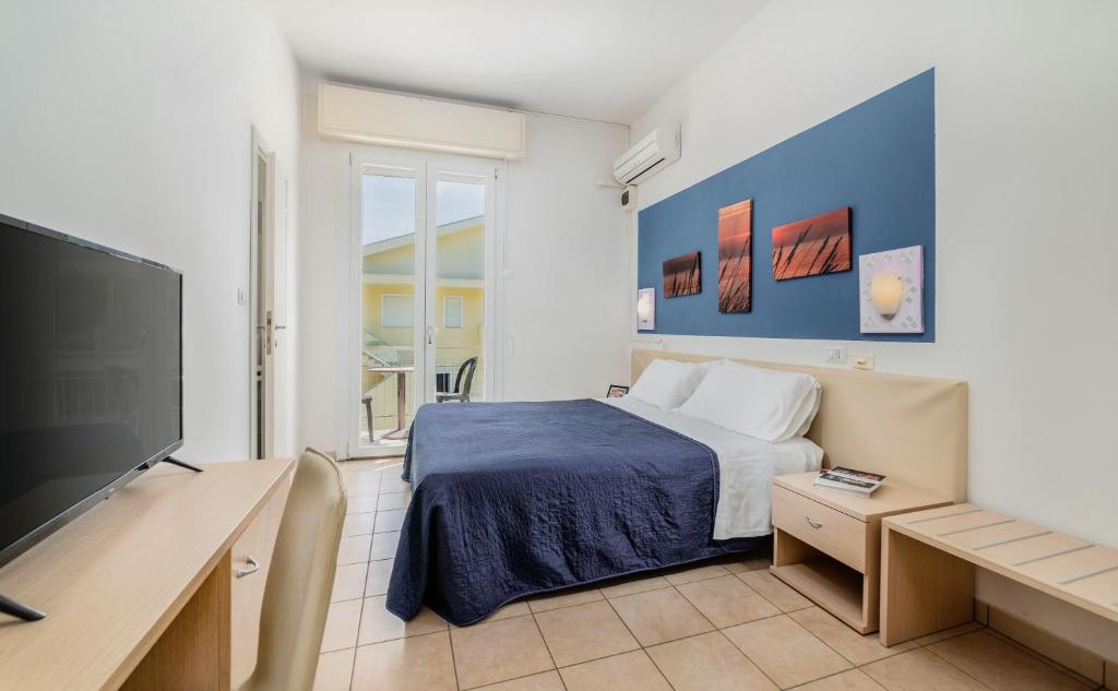 TV a/nebo společenská místnost v ubytování HOTEL OLIVER