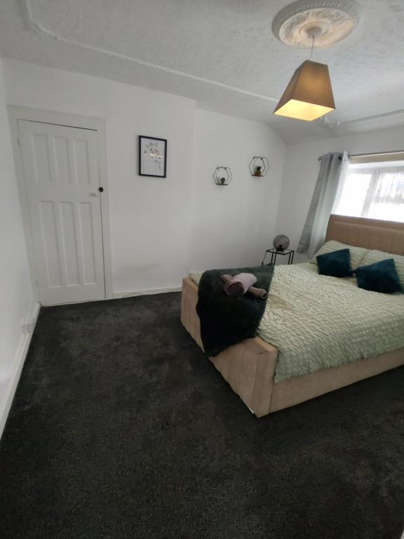 29 Scott road RM16, Grays Thurrock (updated prices 2024)