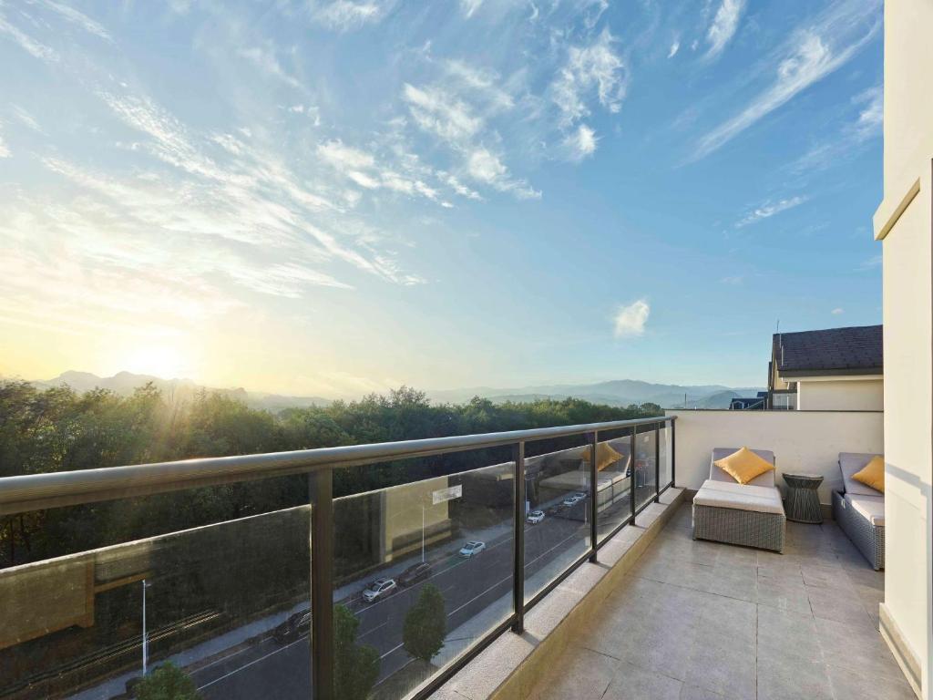 Doubletree By Hilton Taizhou Shenxianju - Deluxe King Suite