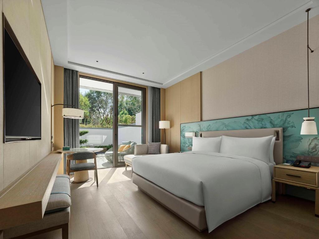 Doubletree By Hilton Taizhou Shenxianju - Deluxe King Room Con Jardín