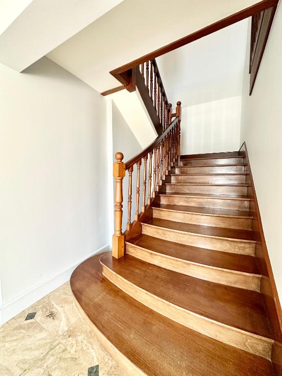a staircase in a house with wooden floors at LUXURY ! Maison spacieuse de standing – Proche des plages in Ploemeur