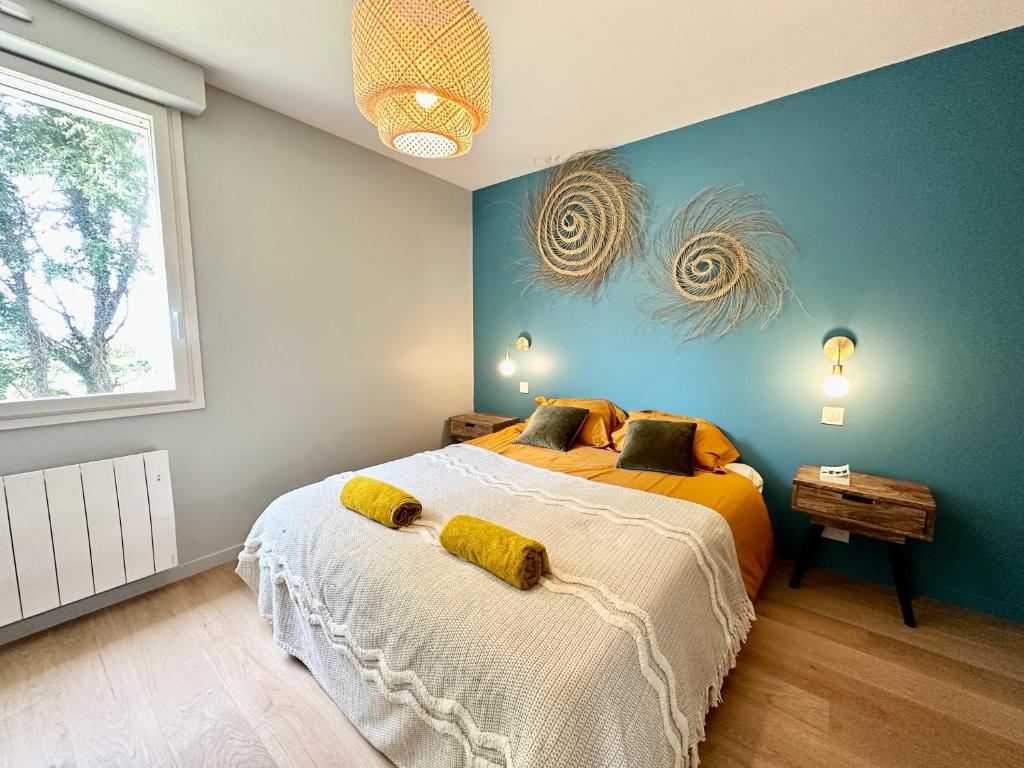 a bedroom with two beds with yellow pillows at LUXURY ! Maison spacieuse de standing – Proche des plages in Ploemeur