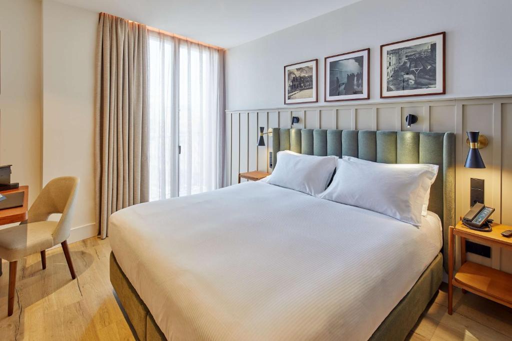 Postel nebo postele na pokoji v ubytování Via Sants Hotel Barcelona, Tapestry Collection By Hilton