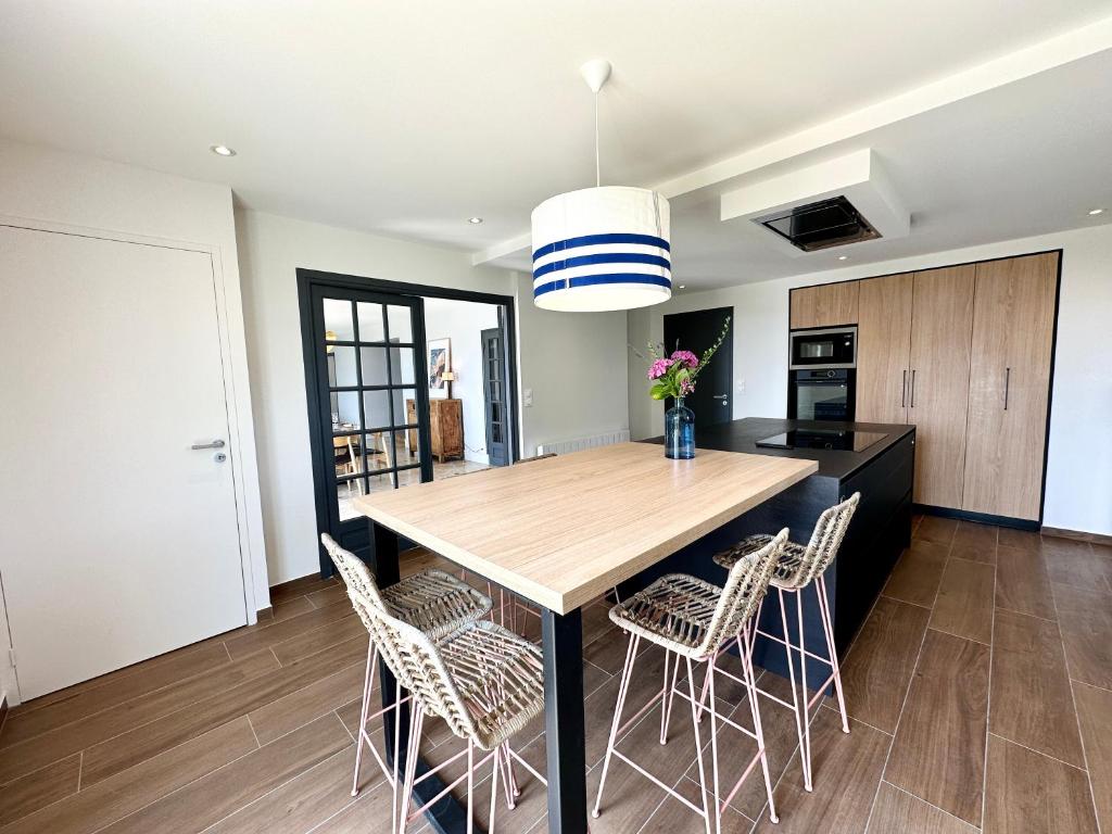 a kitchen with a large wooden table and chairs at LUXURY ! Maison spacieuse de standing – Proche des plages in Ploemeur