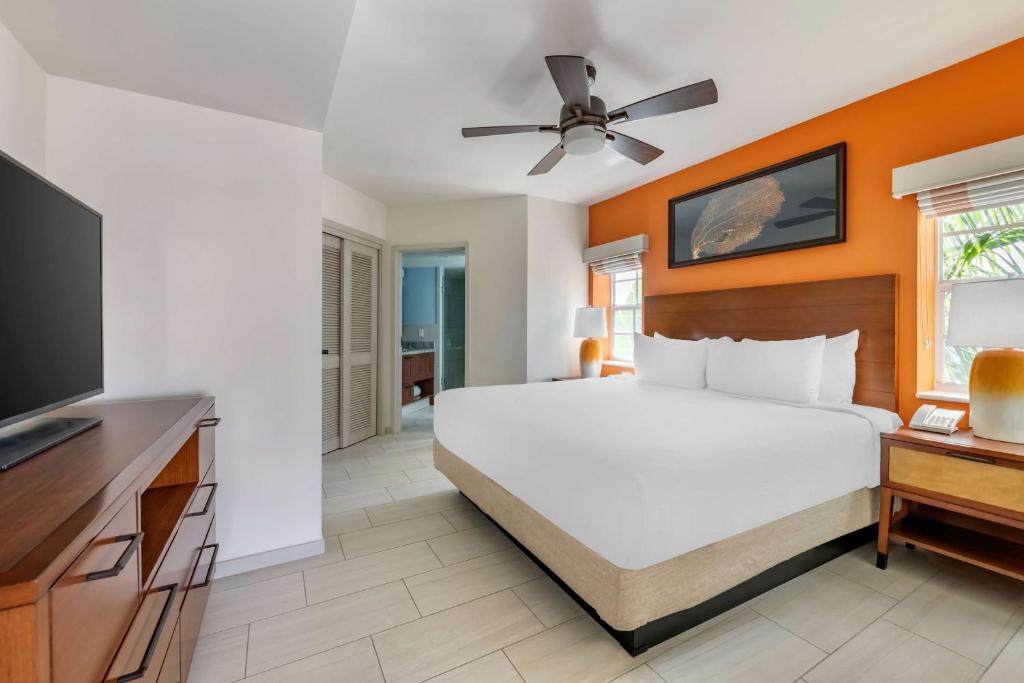 a bedroom with a large bed and a flat screen tv at Hilton Vacation Club Flamingo Beach Sint Maarten in Simpson Bay