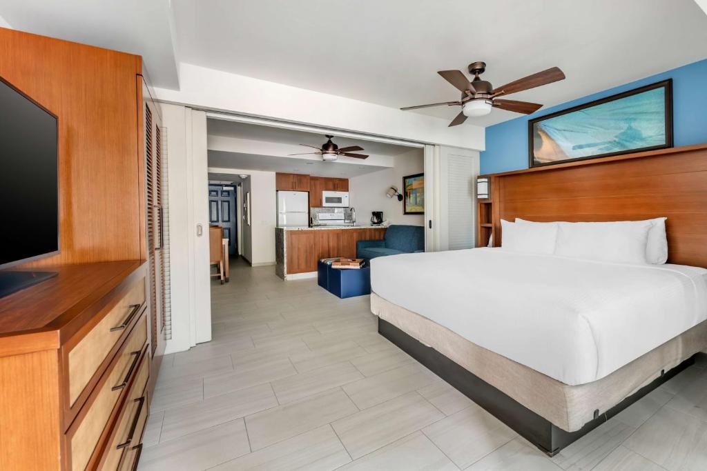 a bedroom with a bed and a flat screen tv at Hilton Vacation Club Flamingo Beach Sint Maarten in Simpson Bay