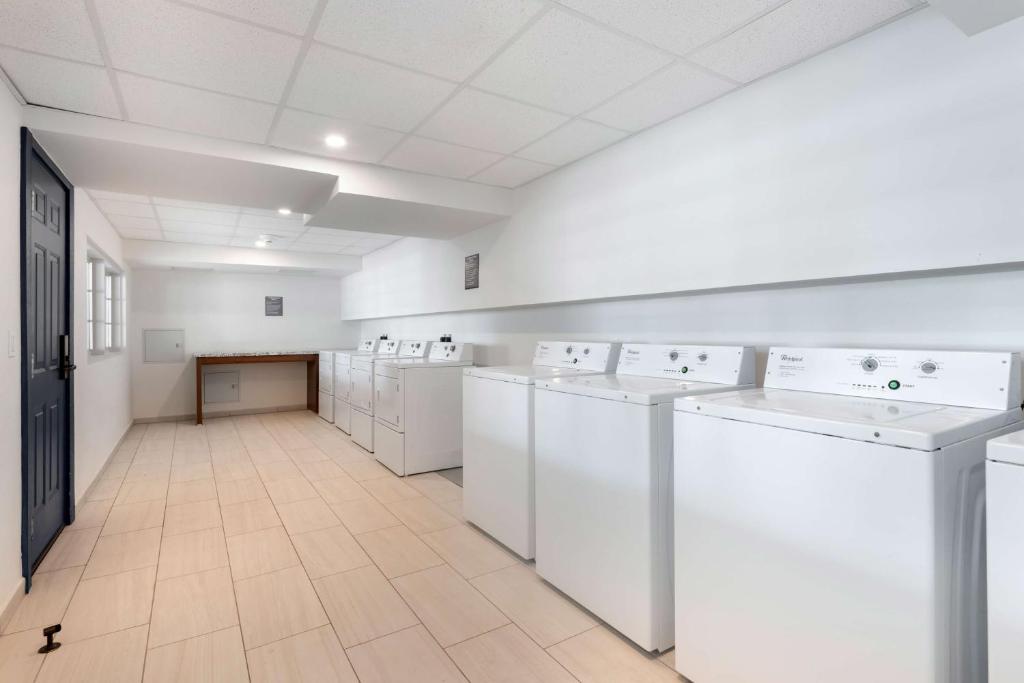 a large room with white washing machines and a tile floor at Hilton Vacation Club Flamingo Beach Sint Maarten in Simpson Bay