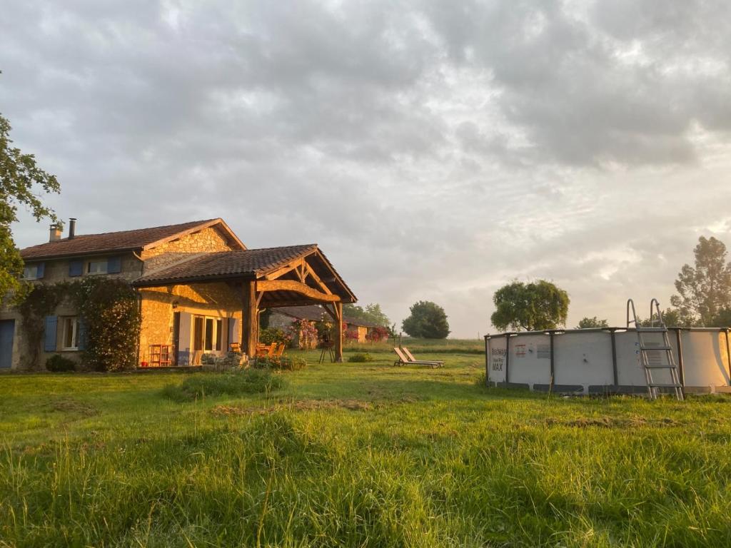 Maison 3 chambres, piscine, 2 hectares de jardin - Casa De Tres Dormitorios