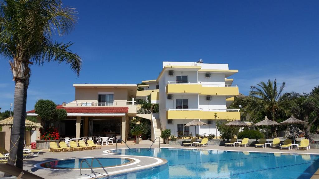 The swimming pool at or close to Summer Days