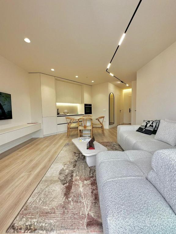 Gaia's Luxury Apartment - Image 4