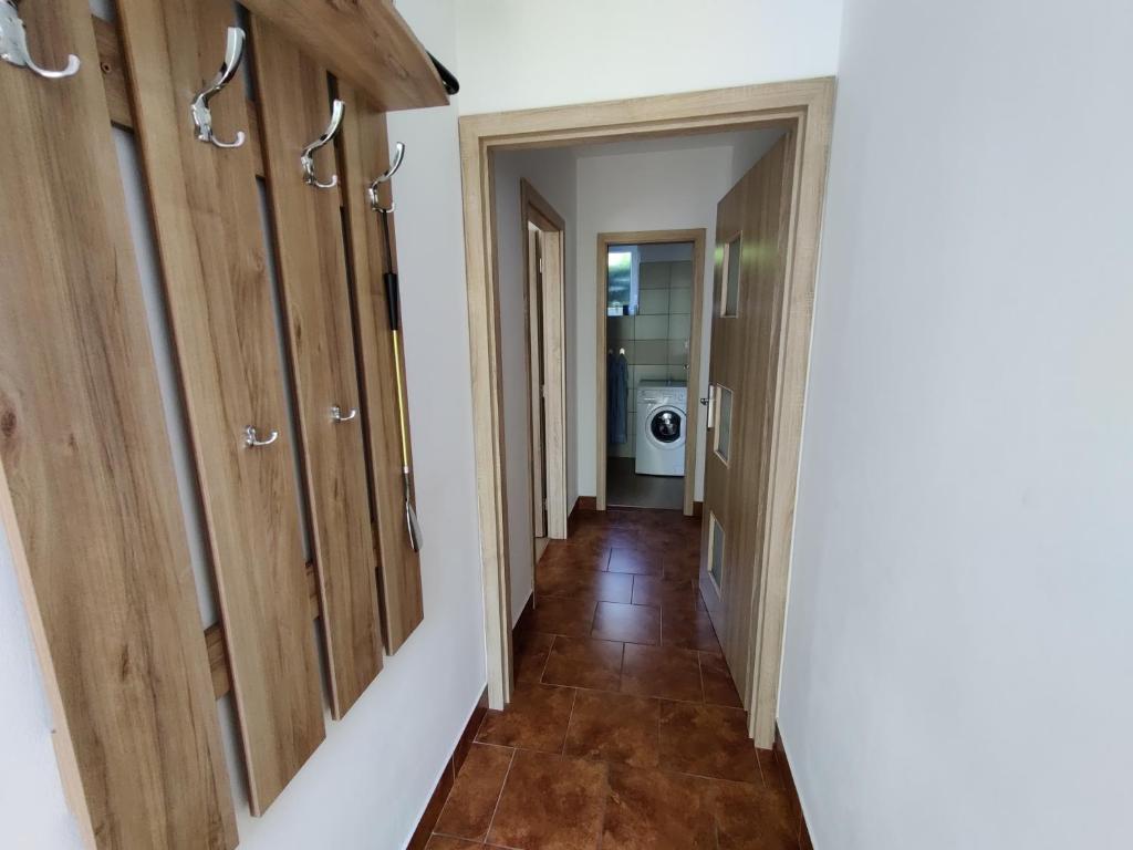 Fotografie z fotogalerie ubytování Apartman pod lipou - samostatny objekt - carport v Jaroměři